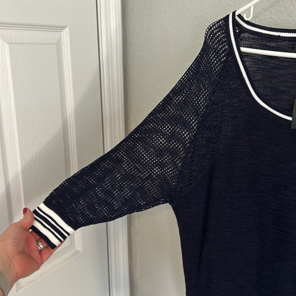 Netted sleeve light weight top - Picture 3 of 7